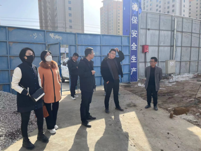 庆阳市生态环境局合水分局联合县住建局督查建筑工地扬尘治理情况