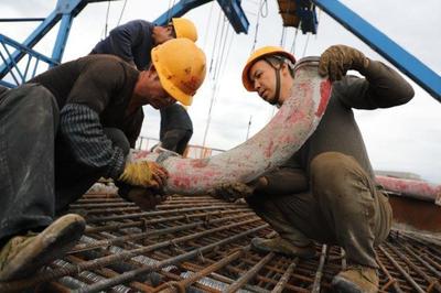 湖杭铁路全线最大跨度连续梁顺利合龙